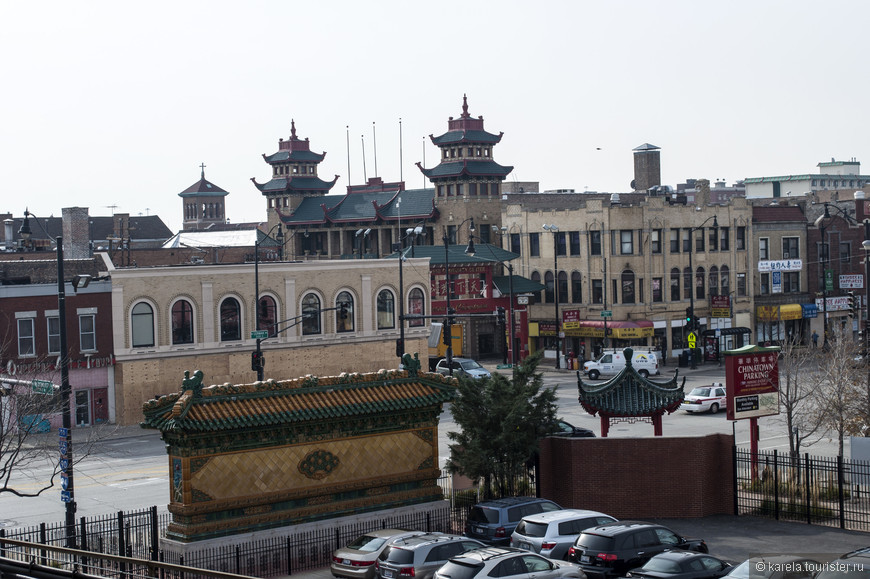 Вид на Китайский квартал с платформы метро