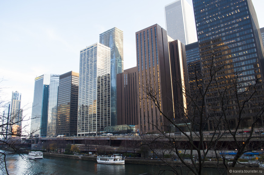 Вид на Чикаго с северного берега реки