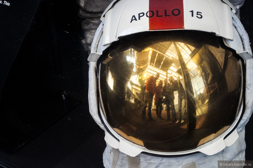 Часть космического костюма: шлем Аполлона-15 - девятый пилотируемый космический корабль, четвёртая высадка людей на Луну.
