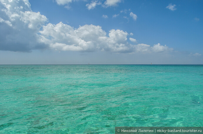 Карибское море - небывалая красота, море меняет цвет в зависимости от освещения чуть ли не каждые 10 минут: от темного индиго до светлейшей лазури, граничащей с изумрудным... словами не передать!!!