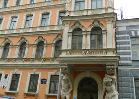 Самый нелепый дом в Петербурге