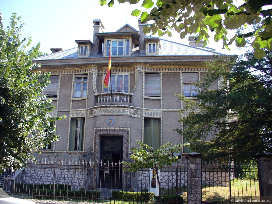 Французское посольство - передний фасад.
