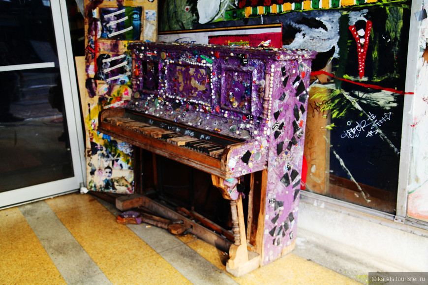 Ощущение, будто это пианино привезли прямиком из Нового Орлеана :)