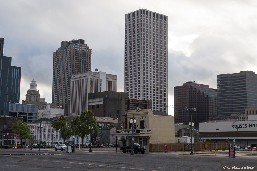 В Новом Орлеане даунтаун разделяется на Французский квартал и Центральный деловой район