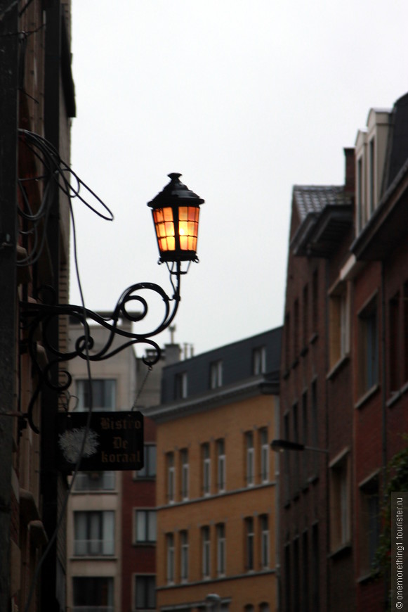 Вечер. Улица. Фонарь. Антверпен.