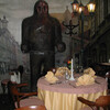 Скульптура Голема в одном из ресторанов Йозефова