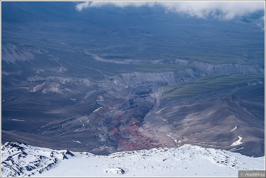 На краю кратера Авачинской сопки