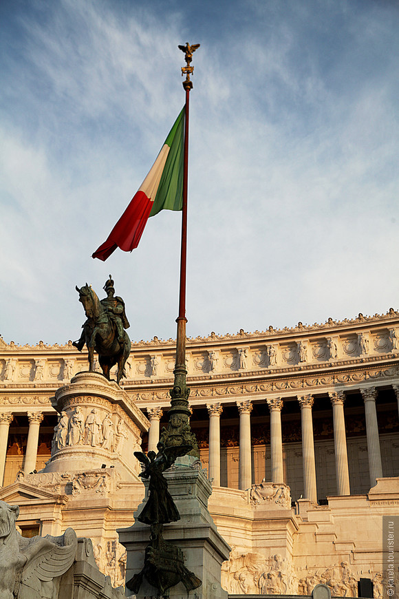 Алтарь Родины и памятник Виктору Эммануилу II - первому правителю объединенной Италии