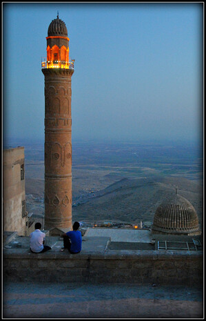 Минарет Улу джами - Великой мечети - словно парит над равнинами Месопотамии