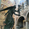 Резные статуи Собора символизируют Искусства и Добродетели.