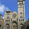 Кафедральный собор Сан-Лоренцо ( св.Лаврентия)  был заложен в 9 в.. Внутри собора хранятся мощи святого Ионна Крестителя небесного покровителя Генуи , а так же музей сокровищ.
