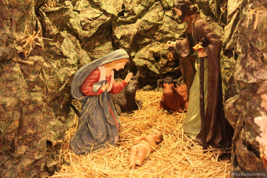 Инсталляция в честь Рождества Христова: Дева Мария и младенец Иисус в Вифлееме