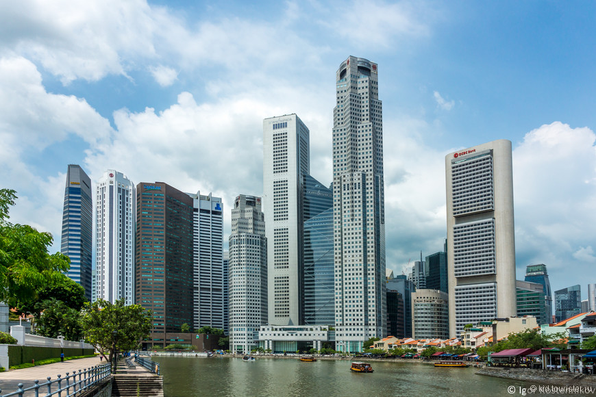 Вид на центральный бизнес-район Сингапура с места высадки Стэмфорда Раффлза.