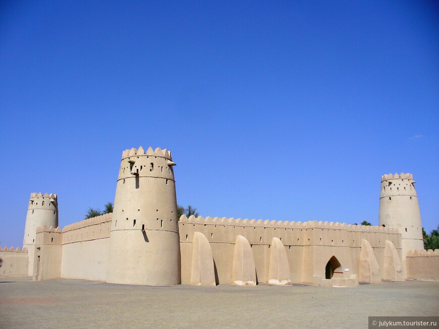 Аль-Айн. Крепость и парк Аль Джахили