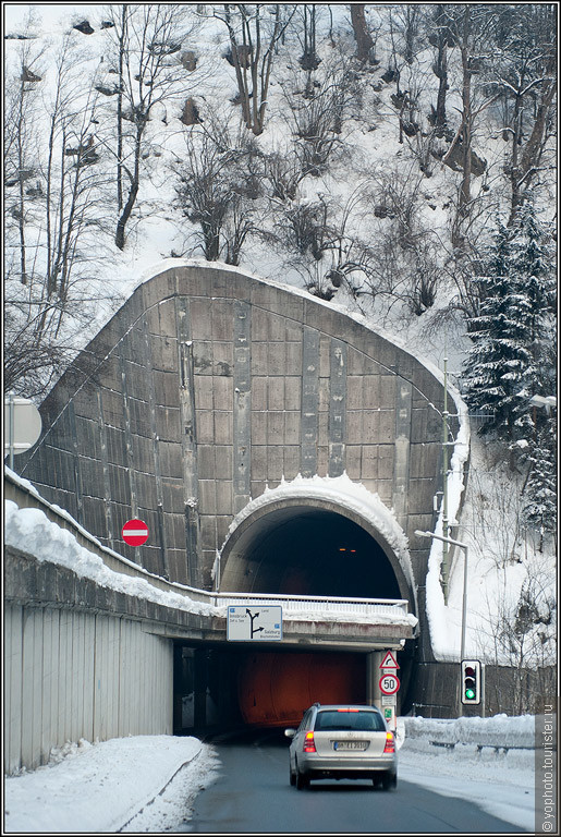 Австрийские дороги зимой - из серии Через лобовое стекло
