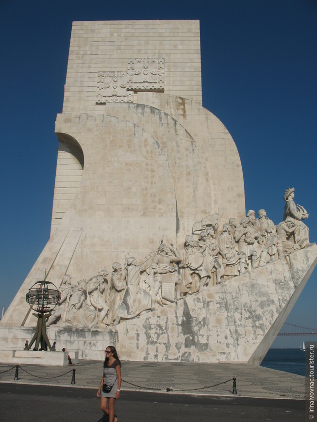 Памятник морякам-первопроходцам