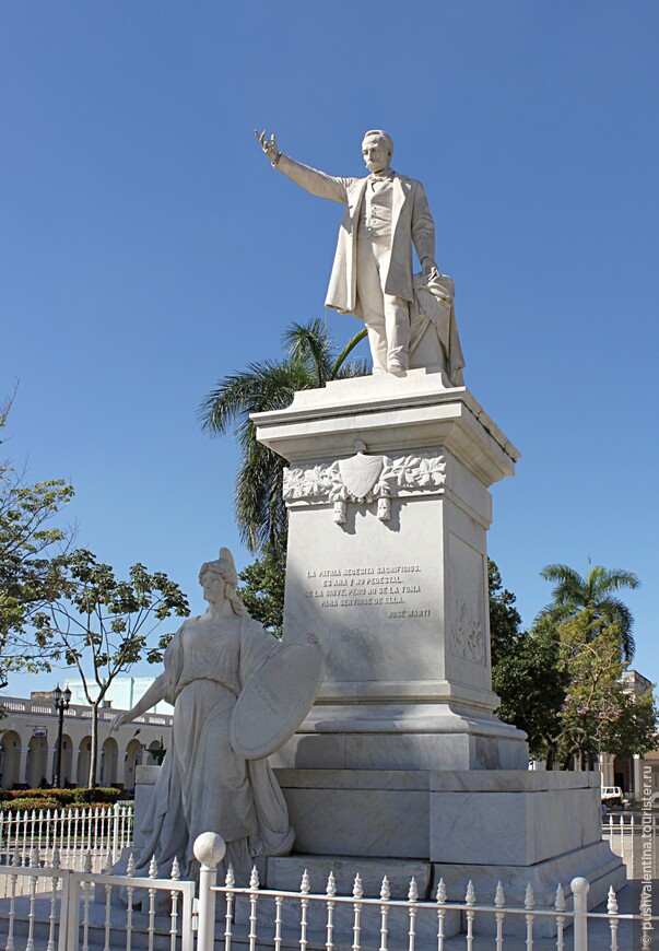 Памятник Хосе Марти (есть в каждом городе)