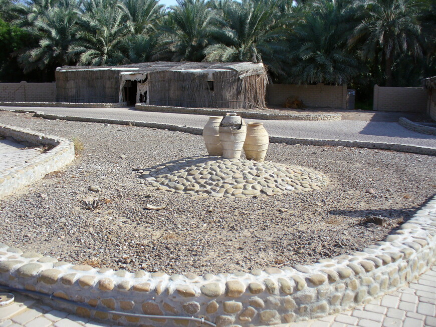Недоделанный фонтан у парка Аль Айн Оазис.