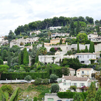 Вид со смотровой площадки Сен-Поль-де-Ванса.