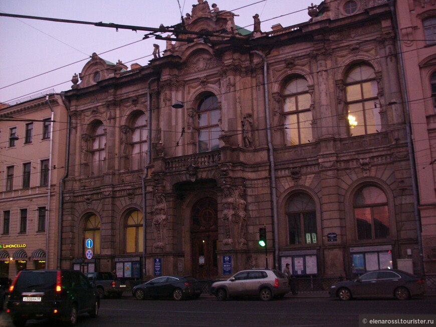 Есть в Санкт-Петербурге дом...