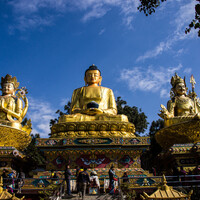 Будды примой линии передачи у подножья северной стороны холма со Супой сваямбхунатх