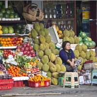 Обилие фруктов в Ханое - очень порадовало наш взор. Но мы не только смотрели - каждый день объедались манго. Так уж получилось, что этот фрукт стал для нас главным в этом путешествии...