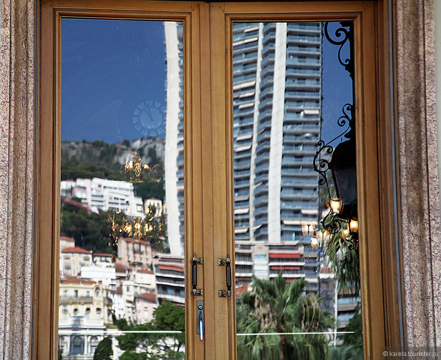 Зеркальные двери казино Монте-Карло