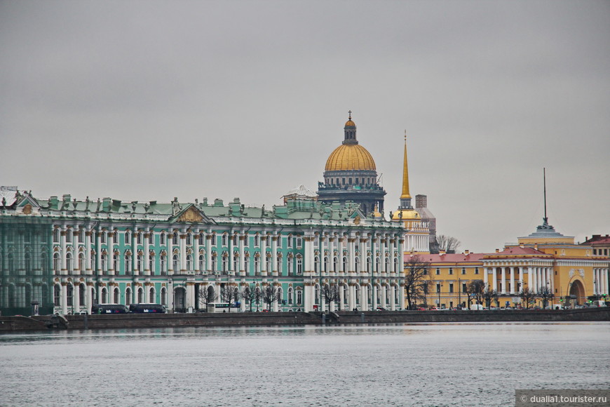 Новогоднее очарование Петербурга