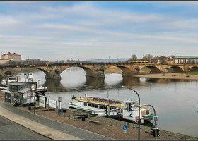 Мост Августа, центральный мост Дрездена, ведет к центру Старого города