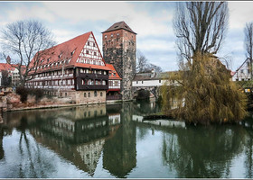 Мостик палача — ансамбль, состоящий из средневекового фахверкового домика, моста Максбрюкке и водонапорной башни, где и начинается сам мост