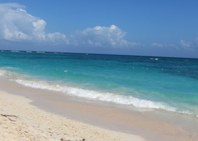 Океан по прежнему красивый. Песок все так же белый, и вода теплая, как и всегда. Завидую аборигенам. 