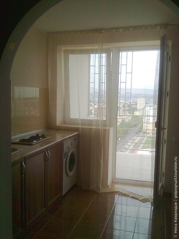 посуточно комфортабельная квартира с видом на город в Тбилиси 