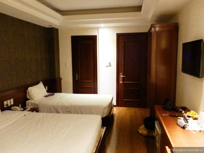 Уютный номер с двумя кроватями в отеле Golden Sand