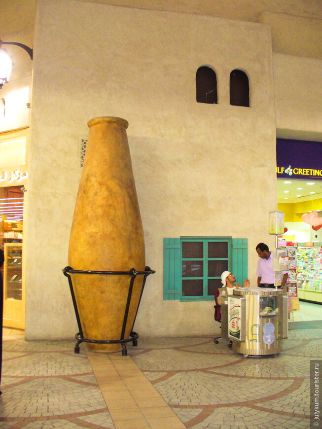 Ibn Battuta Mall — самый необычный торговый центр Дубая. Ч. 1: Дворы Андалузии и Туниса