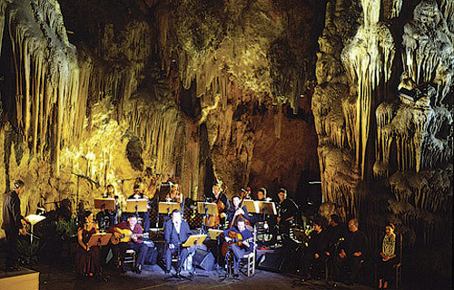 концертный зал в пещере