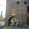 Средневековые ворота Гевангенпорт ( 14в.),ныне музей
пыток Gevangenpoort.