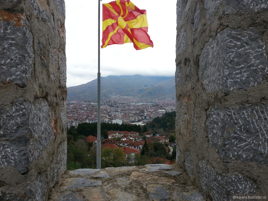Македонский флаг над Охридской крепостью