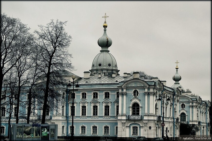 Сказ о Петербурге. Второй — Смольный зимой.