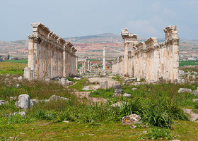 Сирия: руины древнего города Апамея