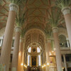 Интерьер церкви святого Николая, выполненный в классическом стиле.