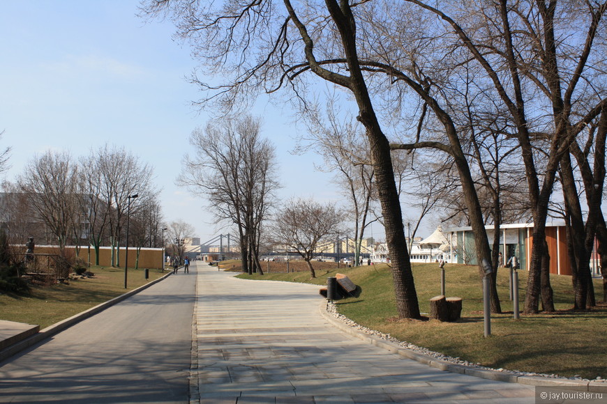 Пешеходная зона на Крымской набережной