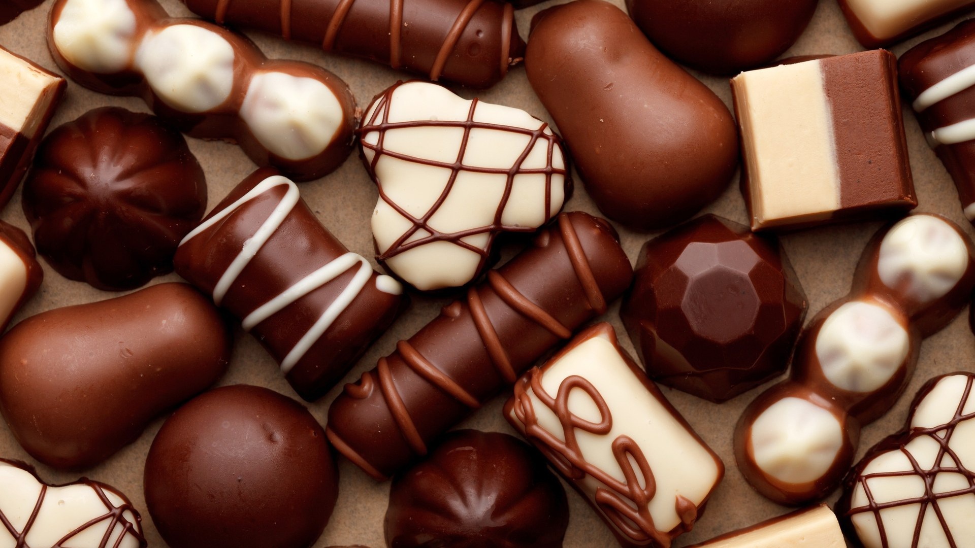 Как делают шоколадные конфеты (видео)