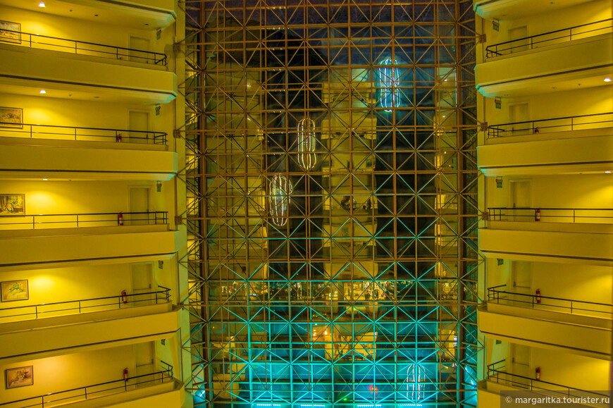 лифты с бегущей подсветкой