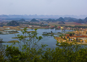 Деревня в провинции Юньнань .