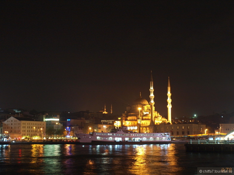 И прах веков упал на прах святынь. Стамбульское весеннее.