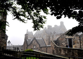 Шотландия. Эдинбургский замок в тумане...