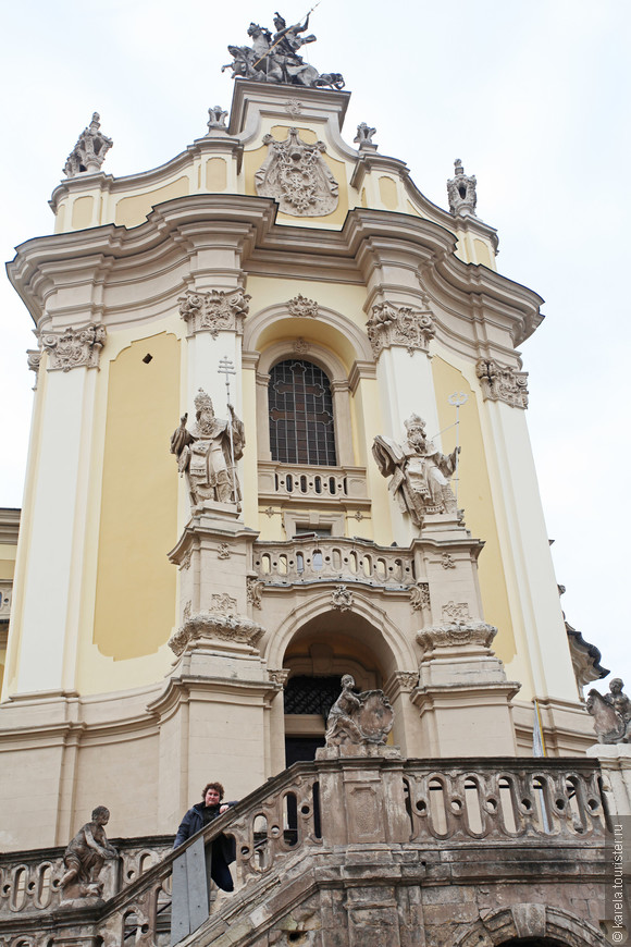 Фасад архикафедрального собора Святого Юра — главного грекокатолического собора Львова
