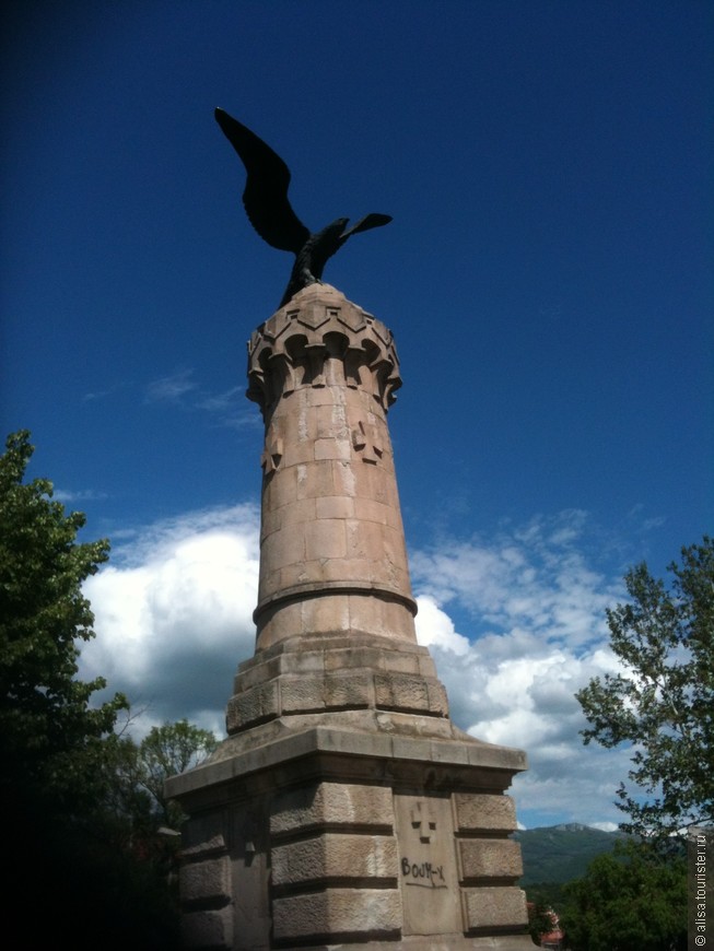 Пирот. Монумент независимости