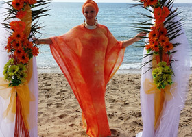 Оранжевая свадьба на пляже Юлия и Каспар