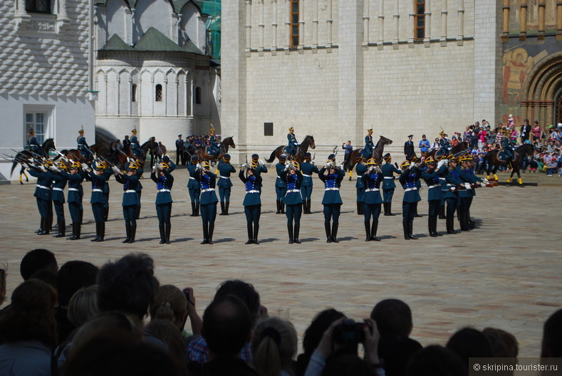 Церемониальный развод конных и пеших караулов Президентского полка